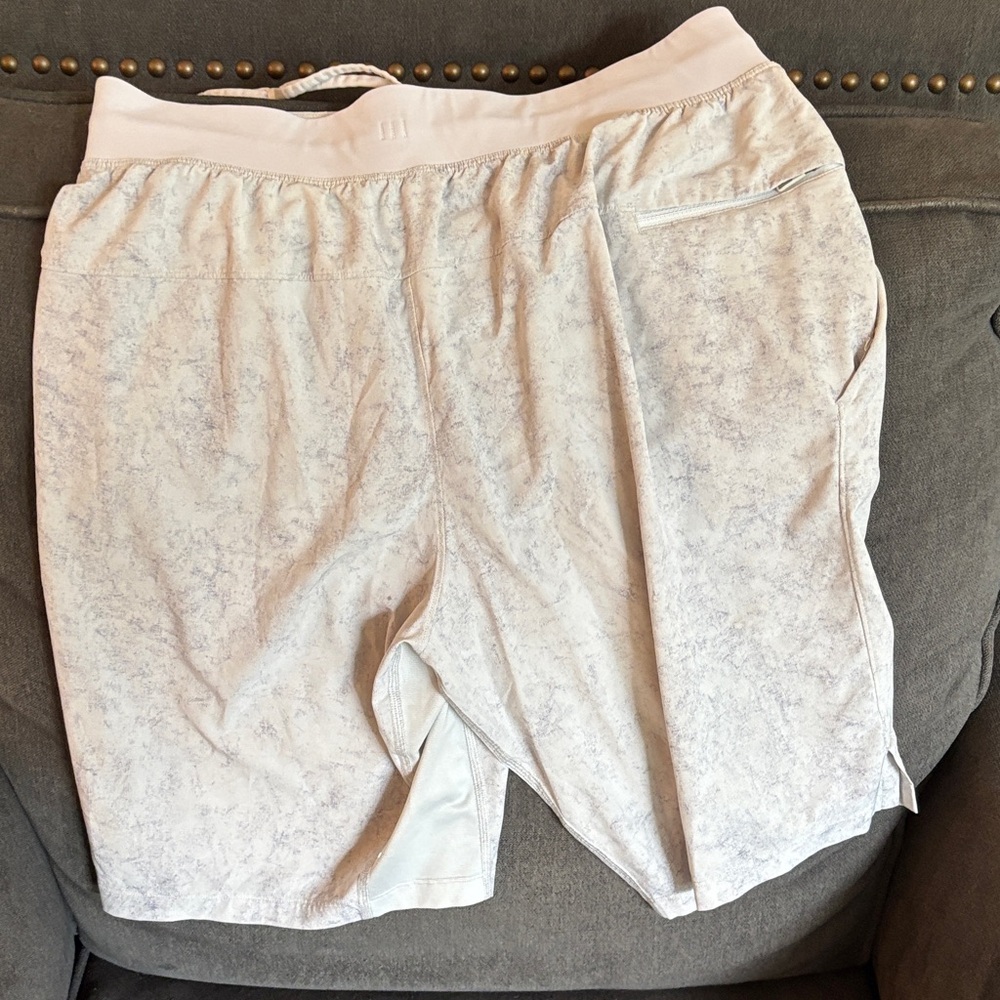 lululemon athletica Men's Athletic Shorts in Light Gray - Picture 3 of 3